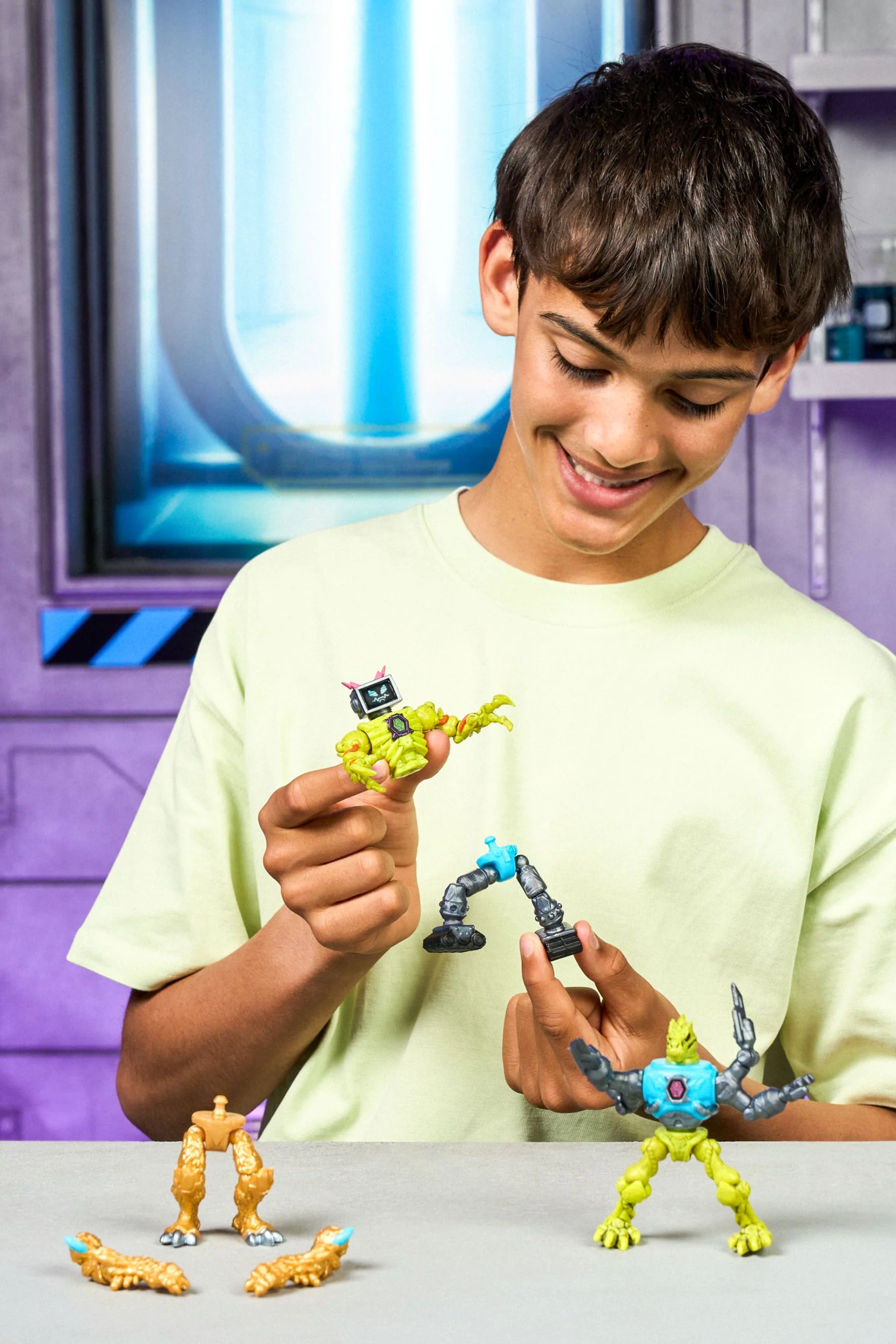 MrBeast Lab Hybrids Action Figure 2-pack – Hyper Fusion Series 33 MrBeast Lab Hybrids Action Figure 2-pack – Hyper Fusion Series