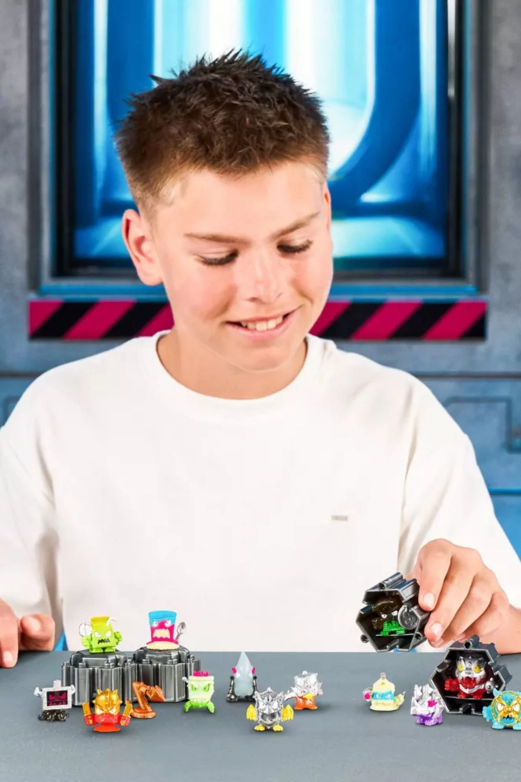MrBeast Lab Swarms Mega Lab Pack - Battle Fusion Series, 14 Pack 36 MrBeast Lab Swarms Mega Lab Pack - Battle Fusion Series, 14 Pack